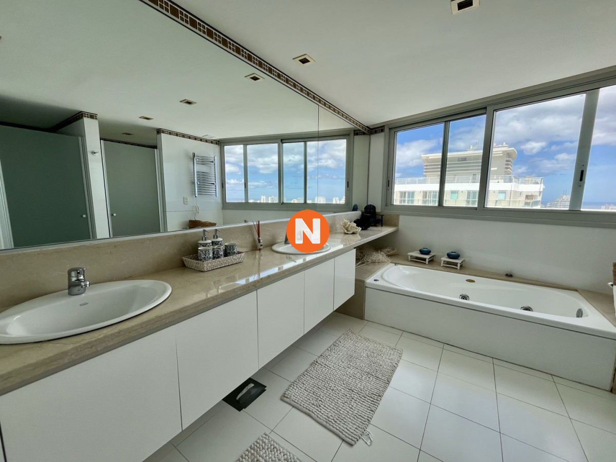 Apartamento Ref.223788 - Exclusivo Penthouse en primera linea en Venta