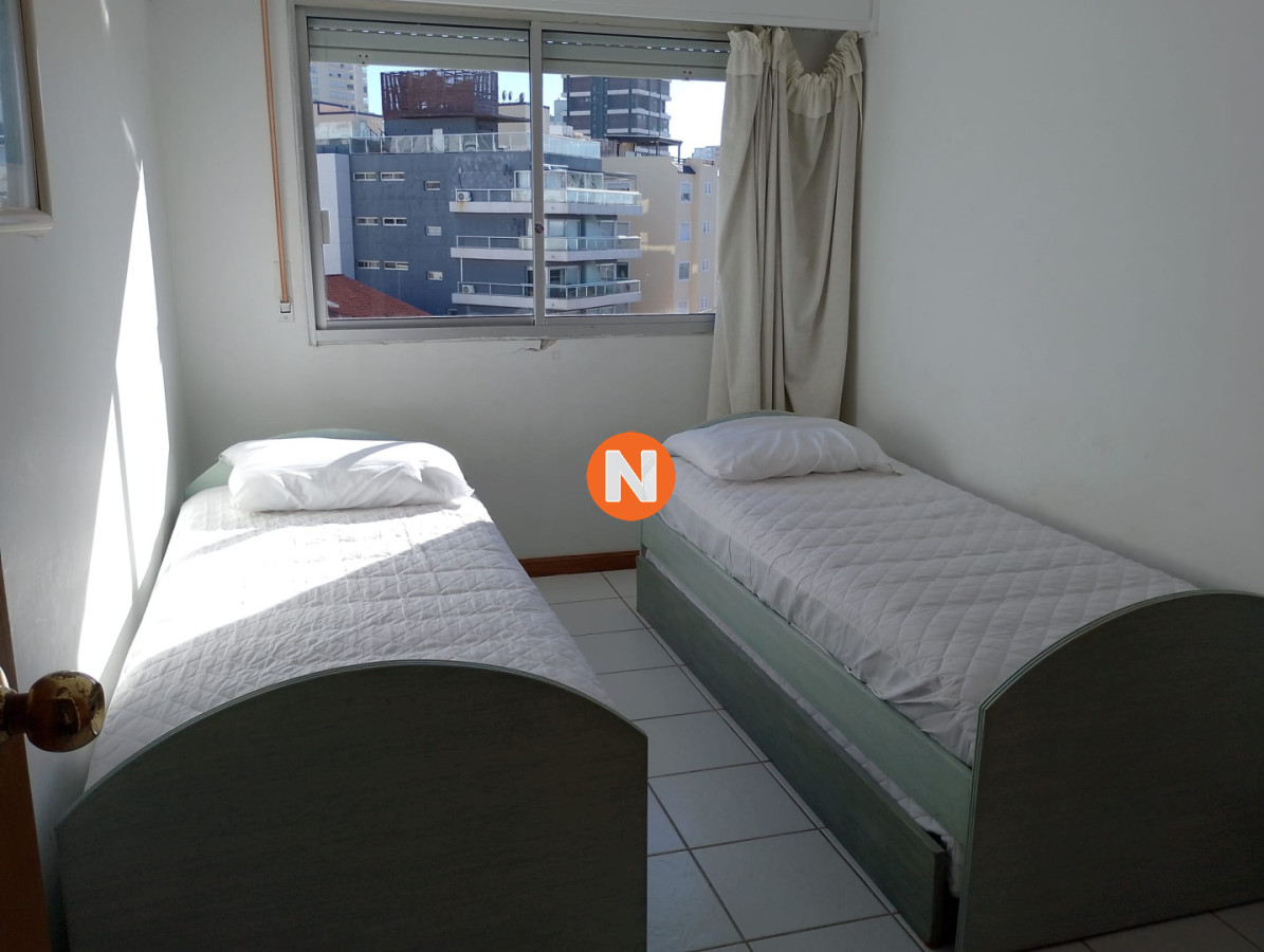 Apartamento Ref.8632 - Apartamento en Venta y Alquiler, Peninsula, Punta del Este, 2 Dormitorios.