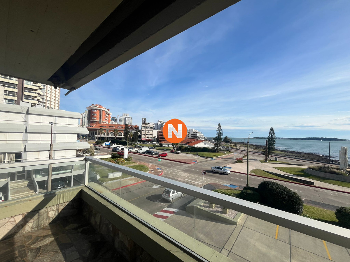 Apartamento Ref.203730 - Hermoso apartamento en primera linea al mar, en Venta y Alquiler, Mansa, Punta del Este, 3 Dormitorios.