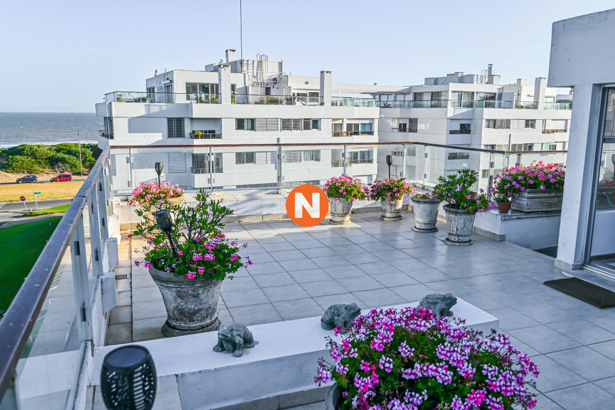 Apartamento Ref.223245 - En Venta, 5 dormitorios, Playa Brava