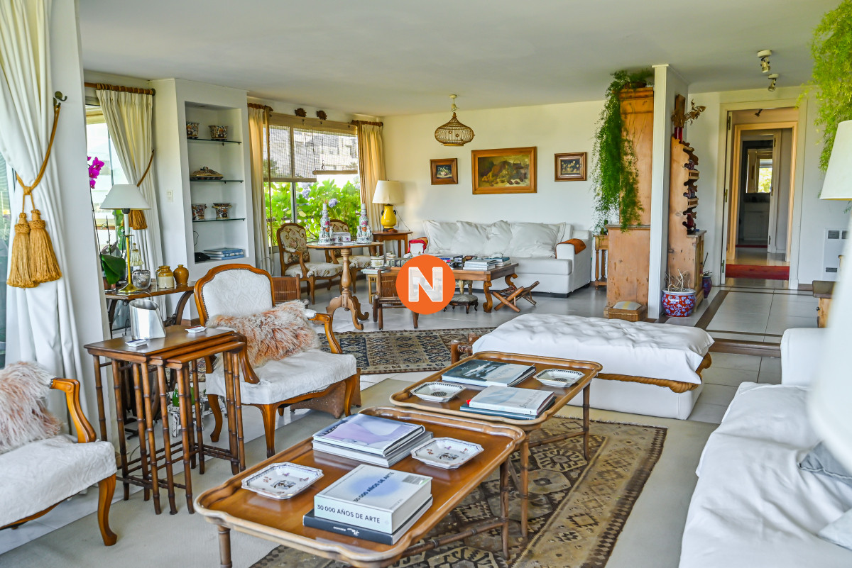 Apartamento Ref.223245 - En Venta, 5 dormitorios, Playa Brava