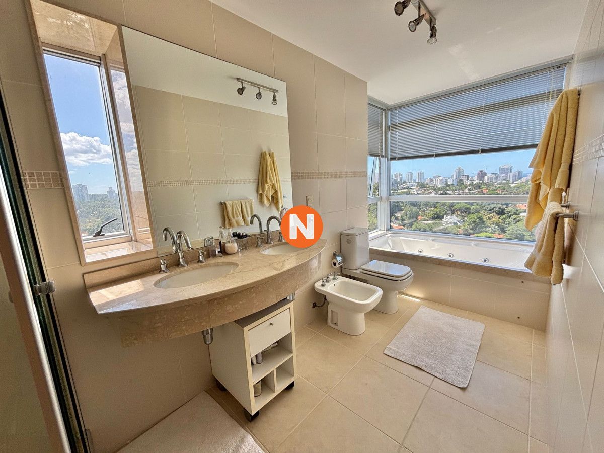 Apartamento Ref.5408 - Apartamento en Alquiler, Mansa, Punta del Este, 3 Dormitorios.