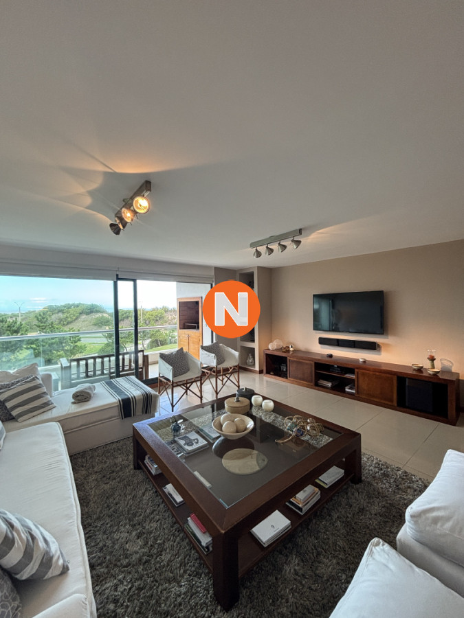 Apartamento Ref.8763 - VENTA DE APARTAMENTO DE 3 SUITES FRENTE AL MAR EN EDIFICIO MARIGOT BRAVA PUNTA DEL ESTE 