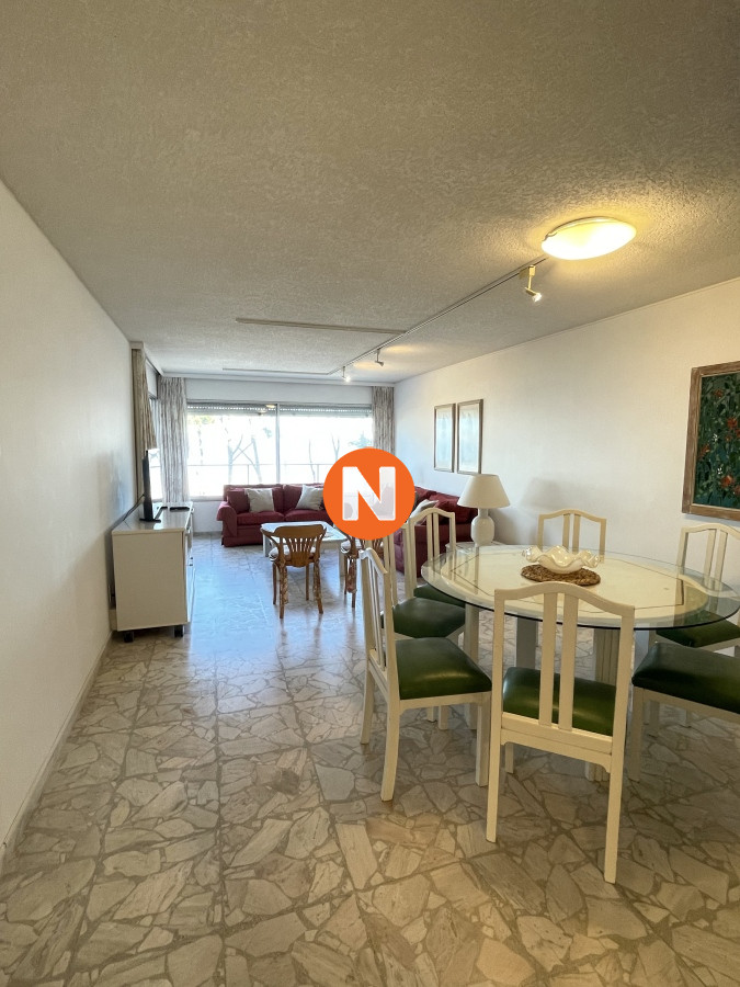 Apartamento Ref.222739 - En Venta - Apartamento 3 habitaciones, frente al mar. Parada 7, Punta del Este.