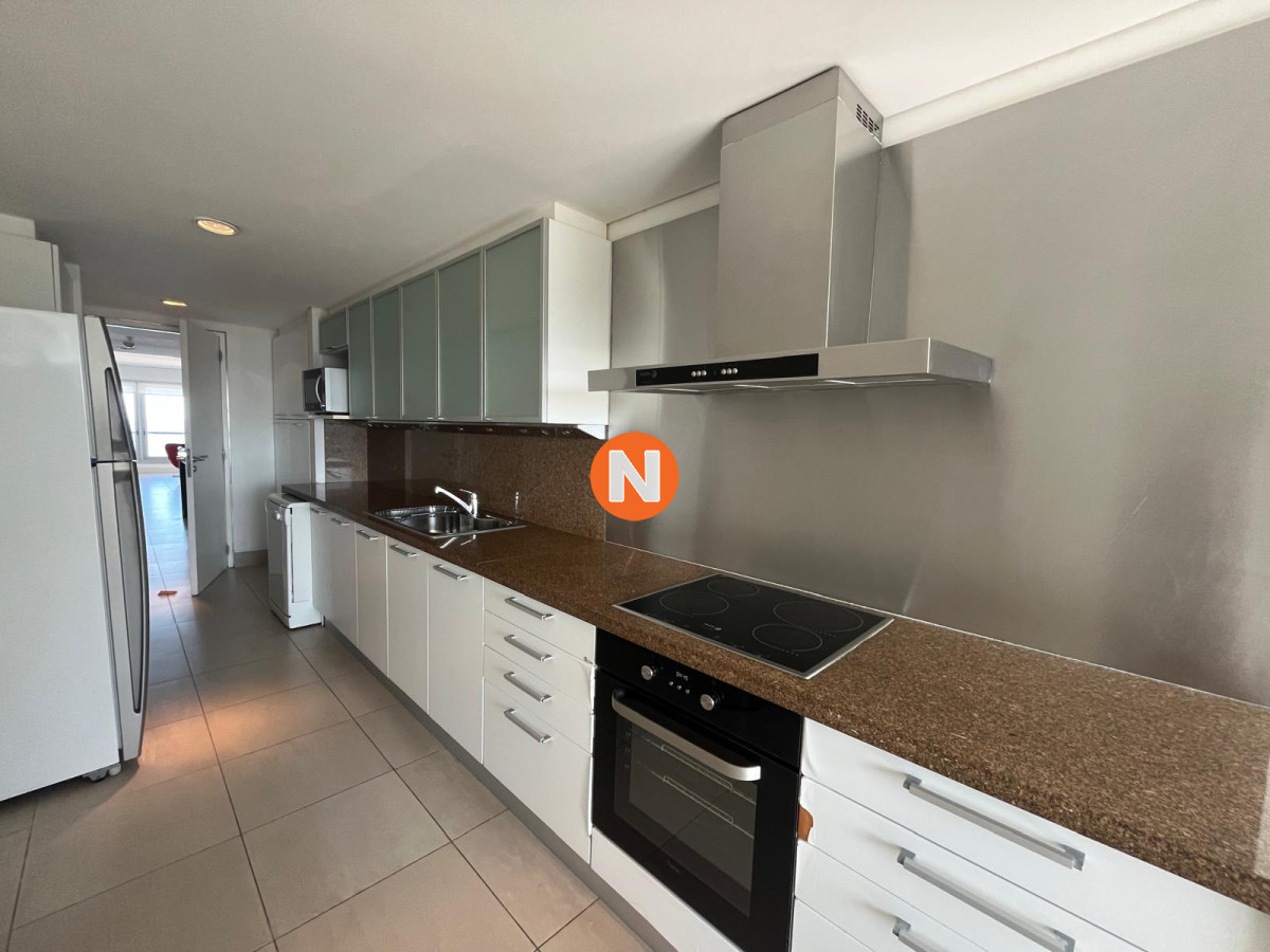 Apartamento Ref.8621 - Apartamento en Venta y Alquiler, Brava, Punta del Este, 3 Dormitorios.