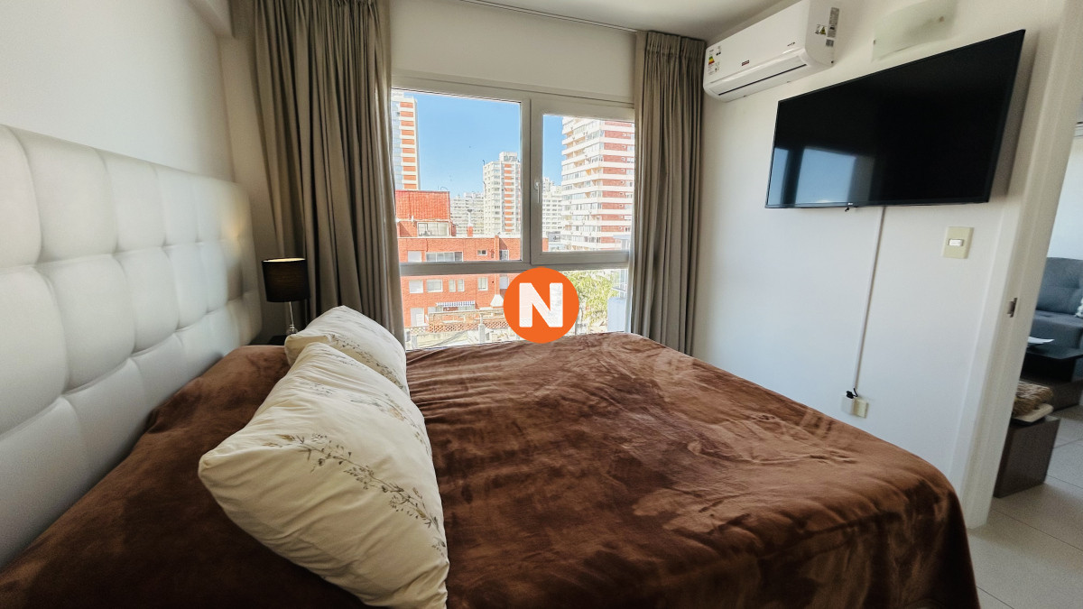 Apartamento Ref.223095 - Apartamento Lux Tower de dos dormitorios a metros de playa brava y mansa en Punta del Este 