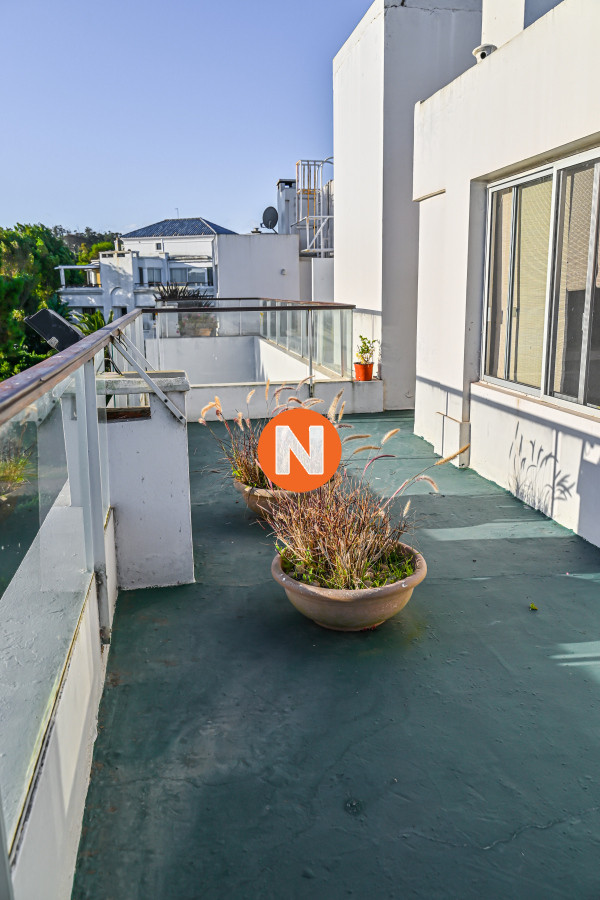 Apartamento Ref.223245 - En Venta, 5 dormitorios, Playa Brava