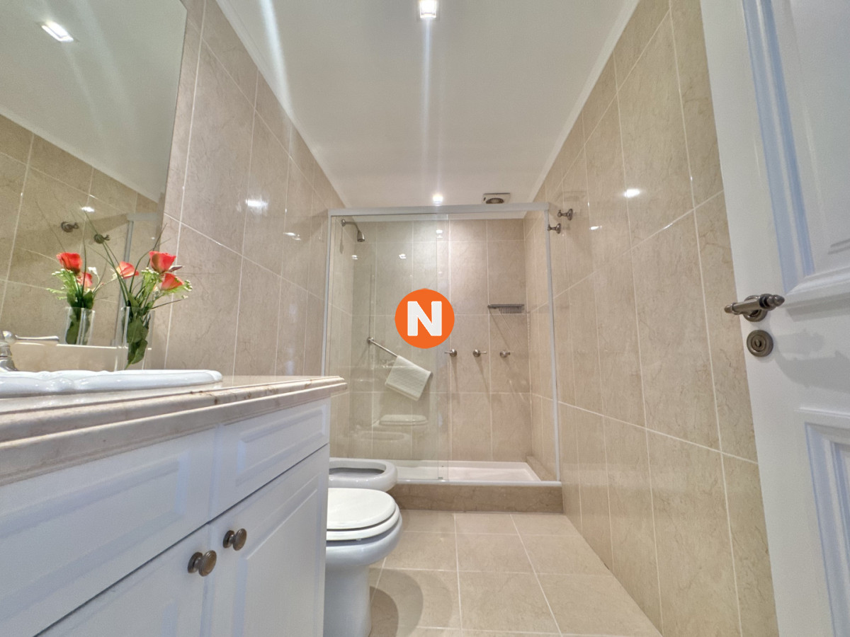 Apartamento Ref.224807 - LE JARDIN PISO ALTO VENTA DE APARTAMENTO DE 3 Y DEPENDENCIA 