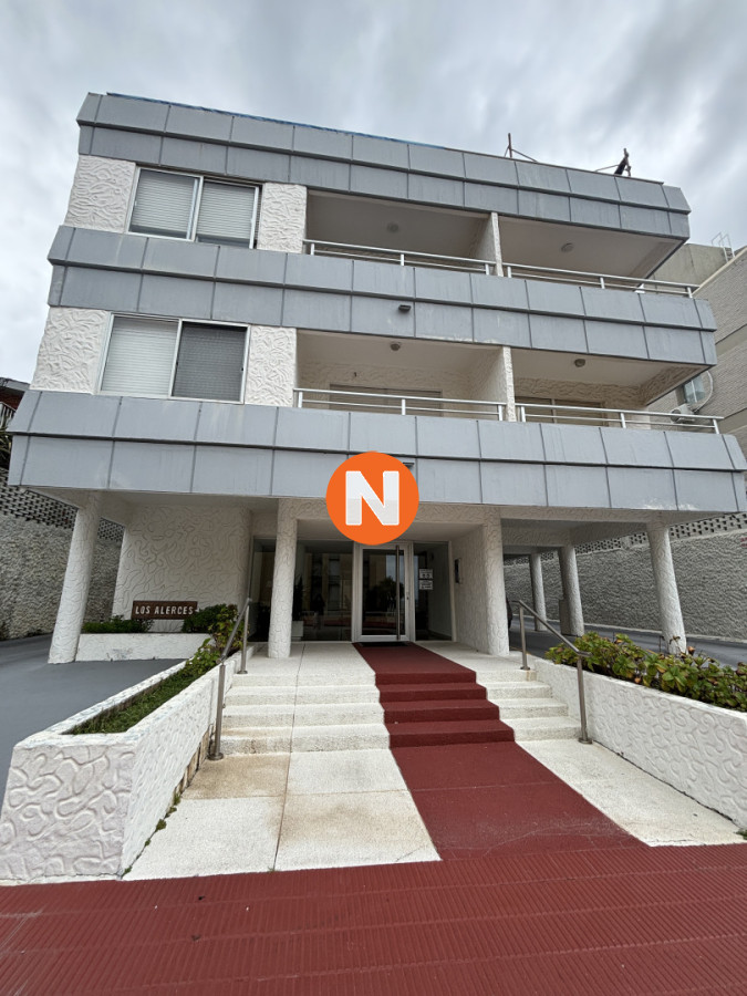 Apartamento Ref.225142 - OPORTUNIDAD en Península con Cochera Techada, 1 y medio dormitorios