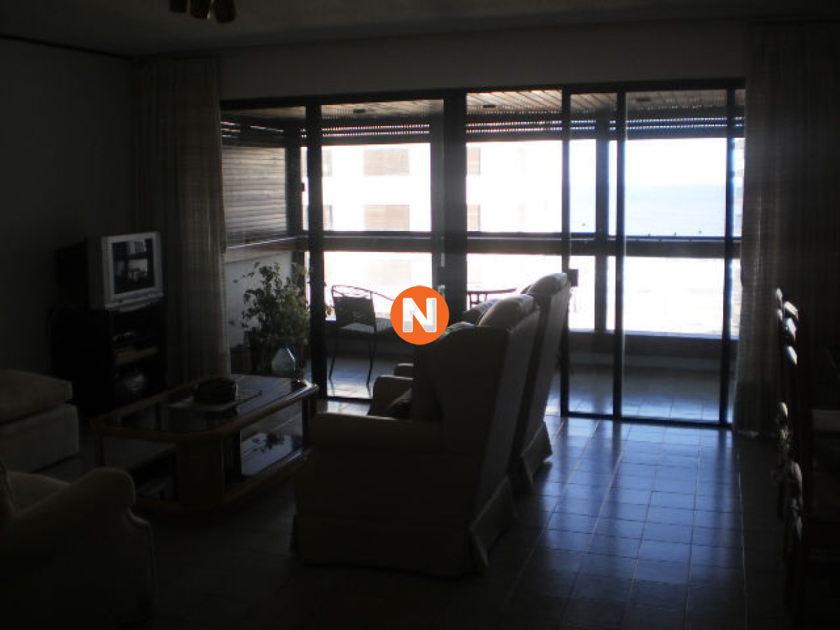 Apartamento Ref.10008 - Apartamento en Venta y Alquiler, Brava, Punta del Este, 3 Dormitorios.