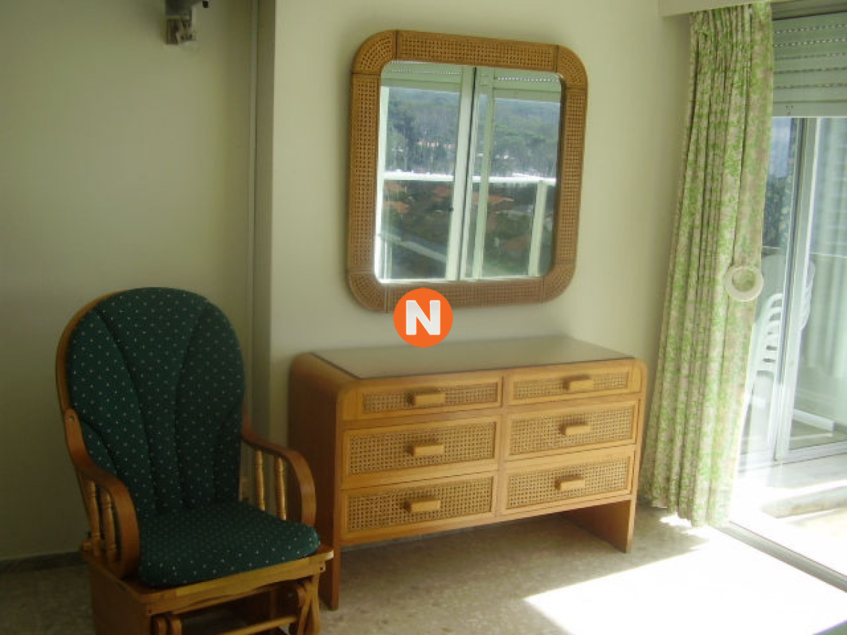 Apartamento Ref.1811 - Apartamento en Venta y Alquiler, Mansa, Punta del Este, 2 Dormitorios.