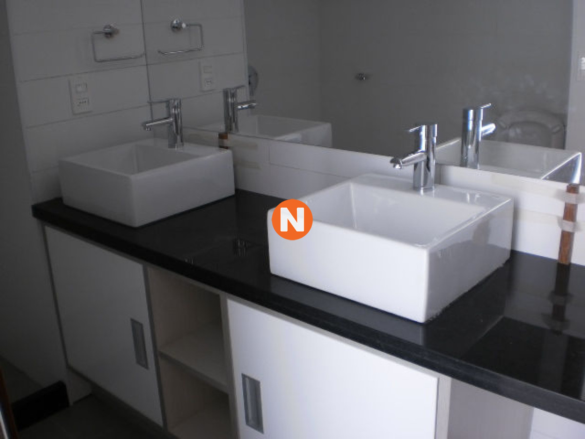 Apartamento Ref.200949 - Apartamento en Venta y Alquiler, Peninsula, Punta del Este, 2 Dormitorios.