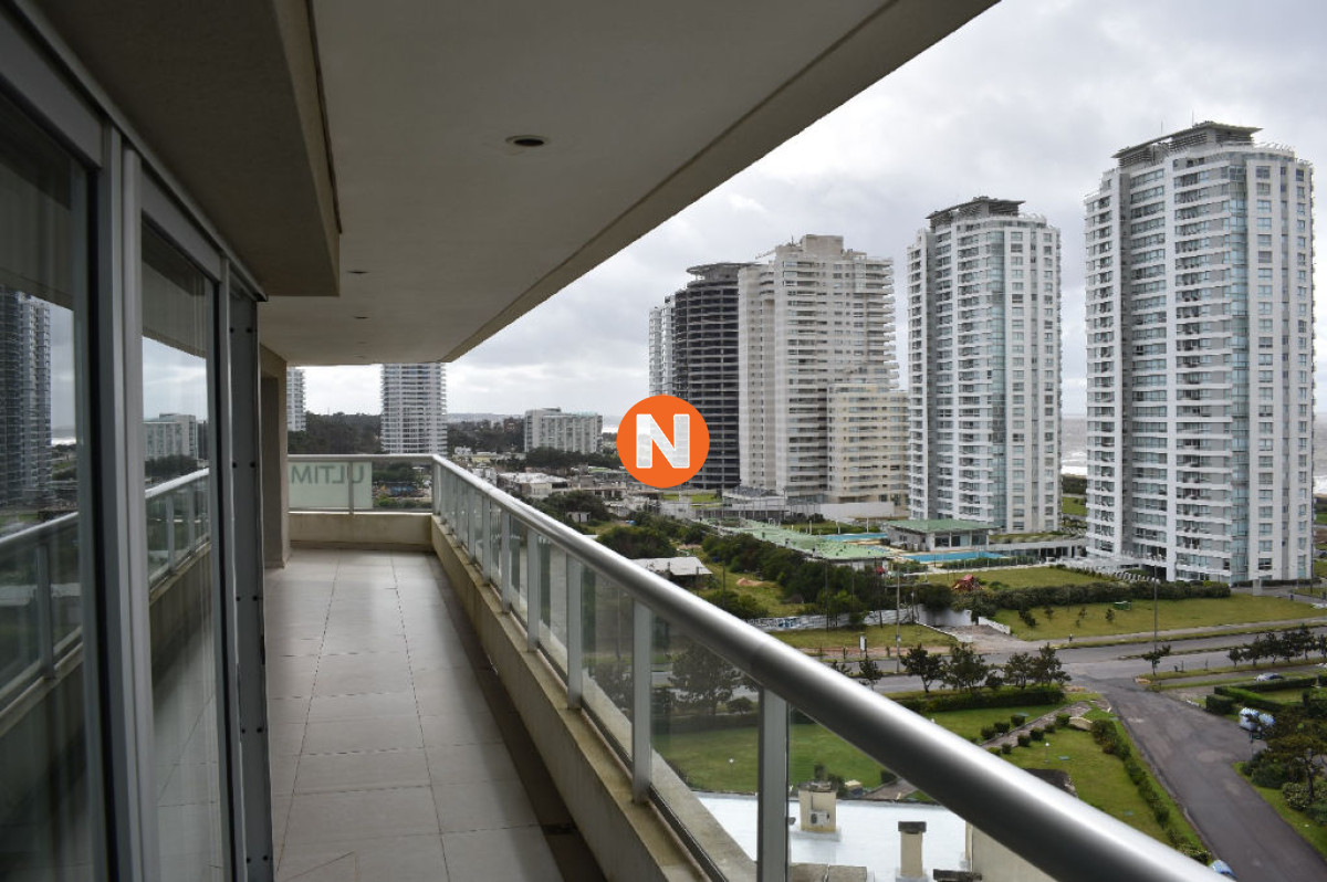 Apartamento Ref.204535 - Apartamento en Venta y Alquiler, Brava, Punta del Este, 3 Dormitorios.