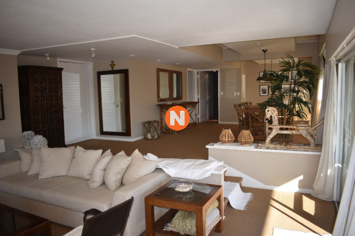 Apartamento Ref.204640 - Apartamento en Alquiler, Peninsula, Punta del Este, 2 Dormitorios.
