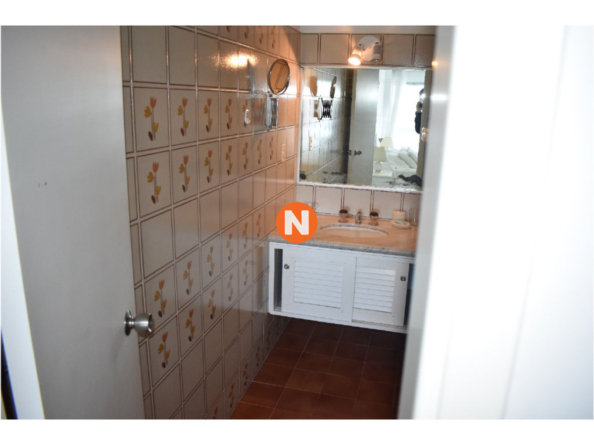 Apartamento Ref.2073 - Apartamento en Alquiler, Brava, Punta del Este, 2 Dormitorios.