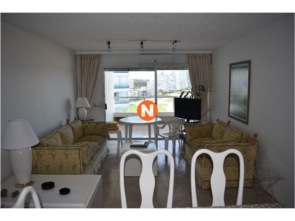 Apartamento Ref.2073 - Apartamento en Alquiler, Brava, Punta del Este, 2 Dormitorios.
