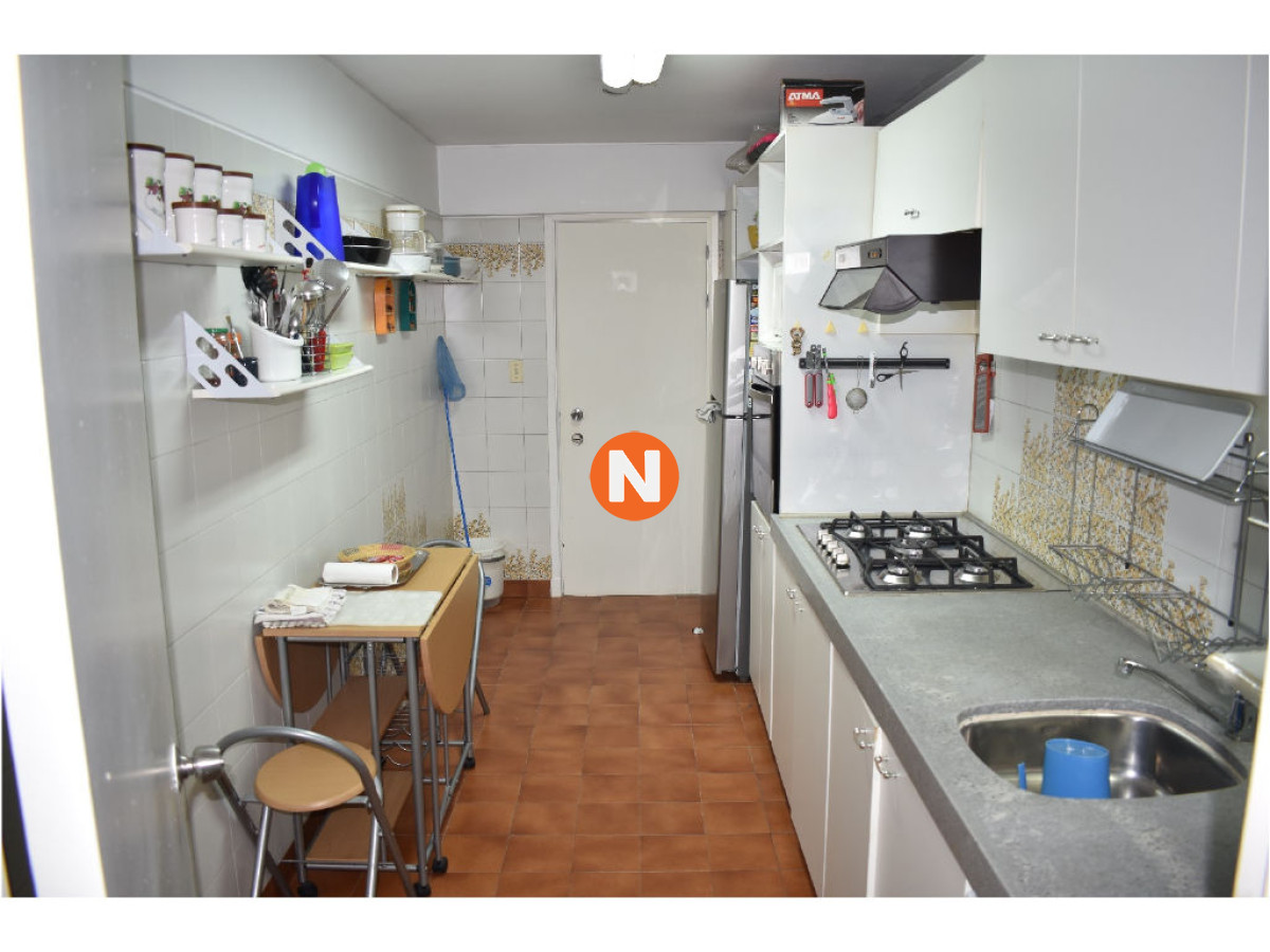 Apartamento Ref.2073 - Apartamento en Alquiler, Brava, Punta del Este, 2 Dormitorios.