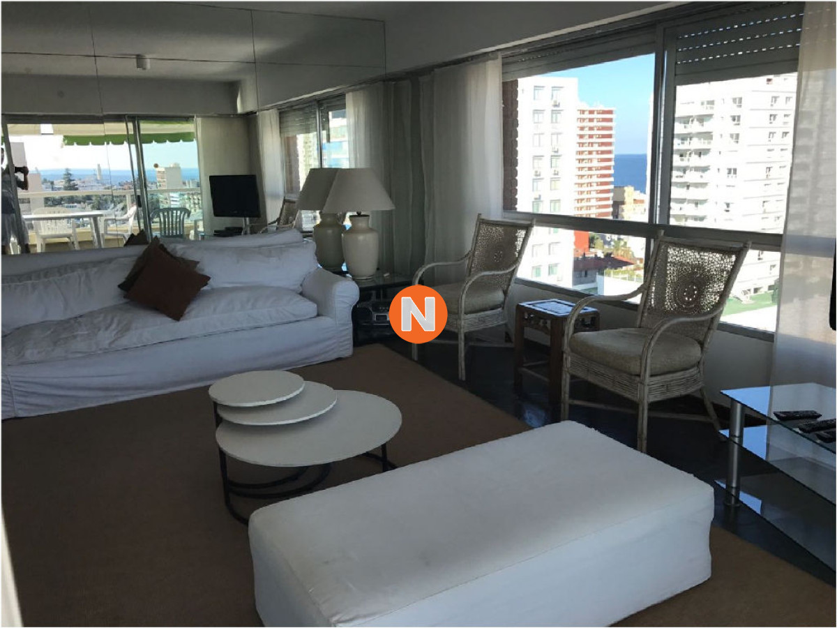 Apartamento Ref.4696 - Apartamento en Venta y Alquiler, Peninsula, Punta del Este, 3 Dormitorios.