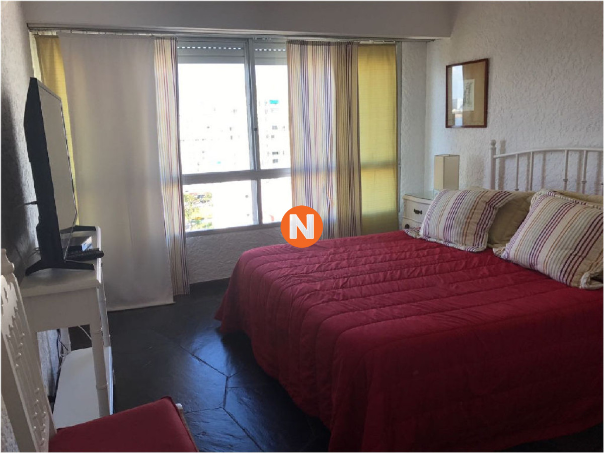 Apartamento Ref.4696 - Apartamento en Venta y Alquiler, Peninsula, Punta del Este, 3 Dormitorios.