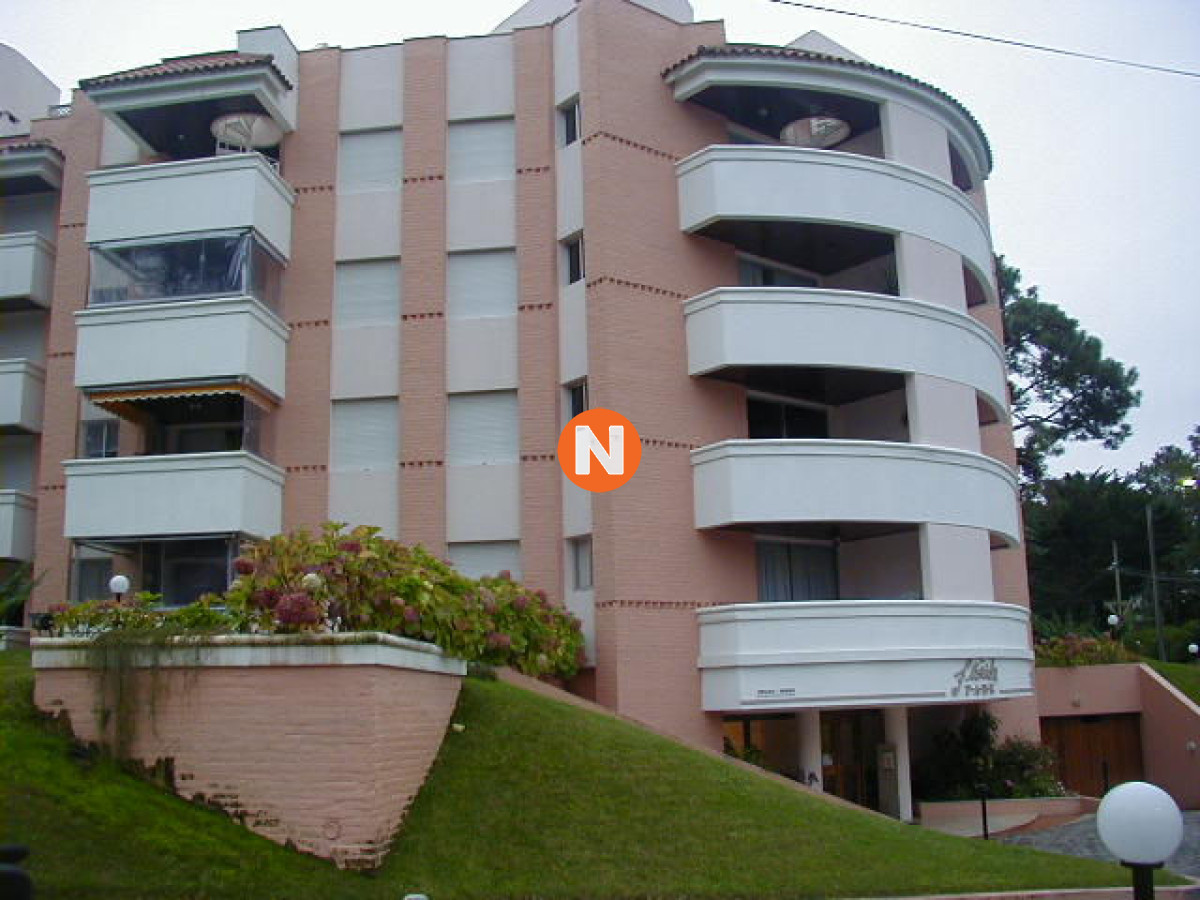 Apartamento Ref.4767 - Apartamento en Venta y Alquiler, Mansa, Punta del Este, 3 Dormitorios.
