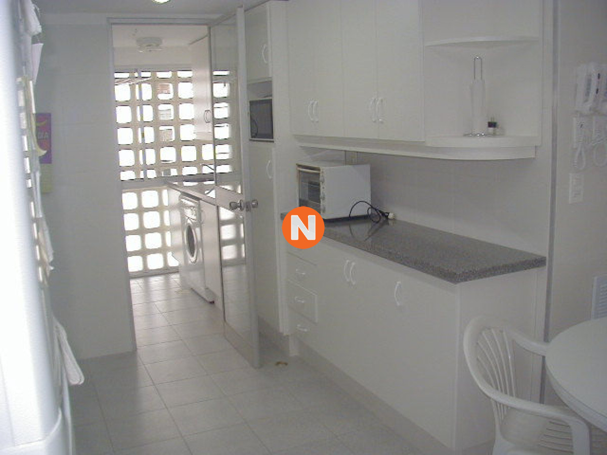 Apartamento Ref.524 - VENTA DE APARTAMENTO DE 3 DORMITORIOS FRENTE AL MAR EN MANSA PUNTA DEL ESTE