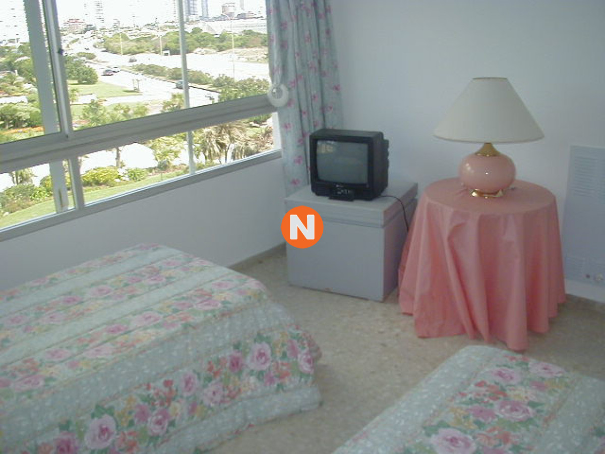 Apartamento Ref.524 - VENTA DE APARTAMENTO DE 3 DORMITORIOS FRENTE AL MAR EN MANSA PUNTA DEL ESTE