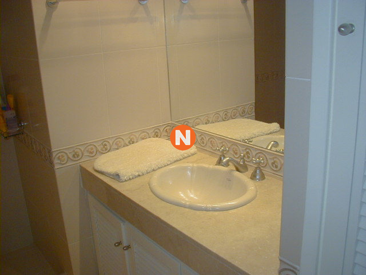Apartamento Ref.524 - VENTA DE APARTAMENTO DE 3 DORMITORIOS FRENTE AL MAR EN MANSA PUNTA DEL ESTE