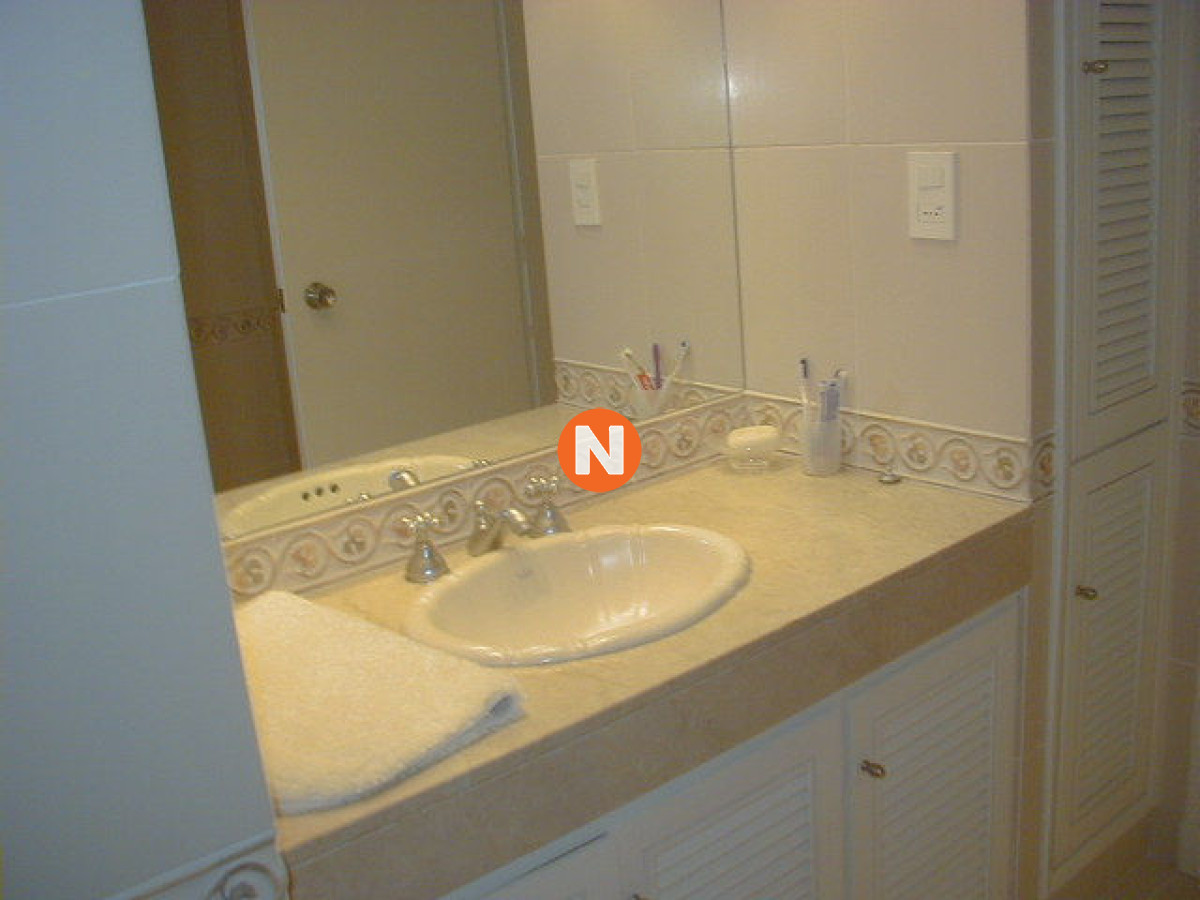 Apartamento Ref.524 - VENTA DE APARTAMENTO DE 3 DORMITORIOS FRENTE AL MAR EN MANSA PUNTA DEL ESTE