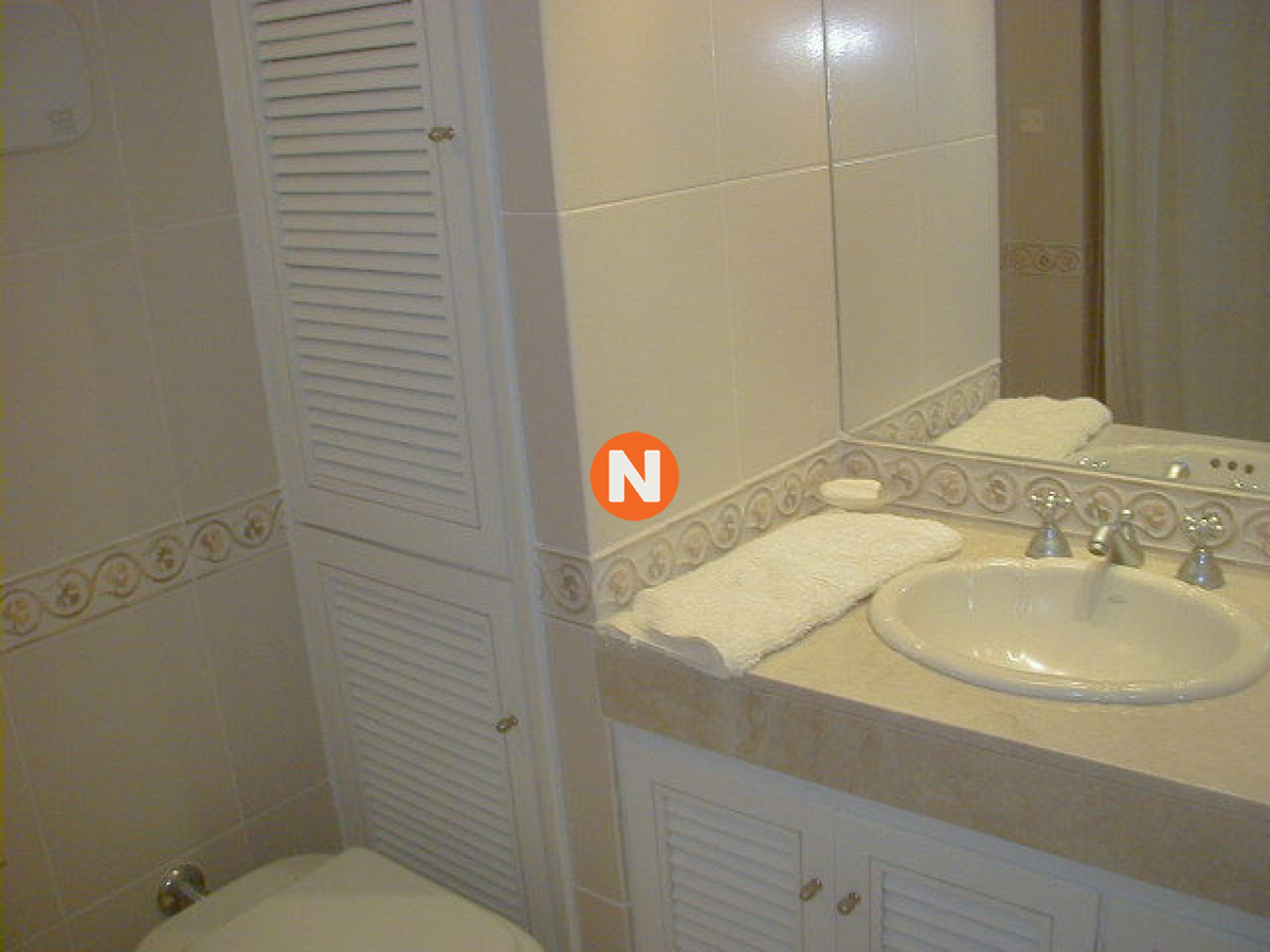 Apartamento Ref.524 - VENTA DE APARTAMENTO DE 3 DORMITORIOS FRENTE AL MAR EN MANSA PUNTA DEL ESTE