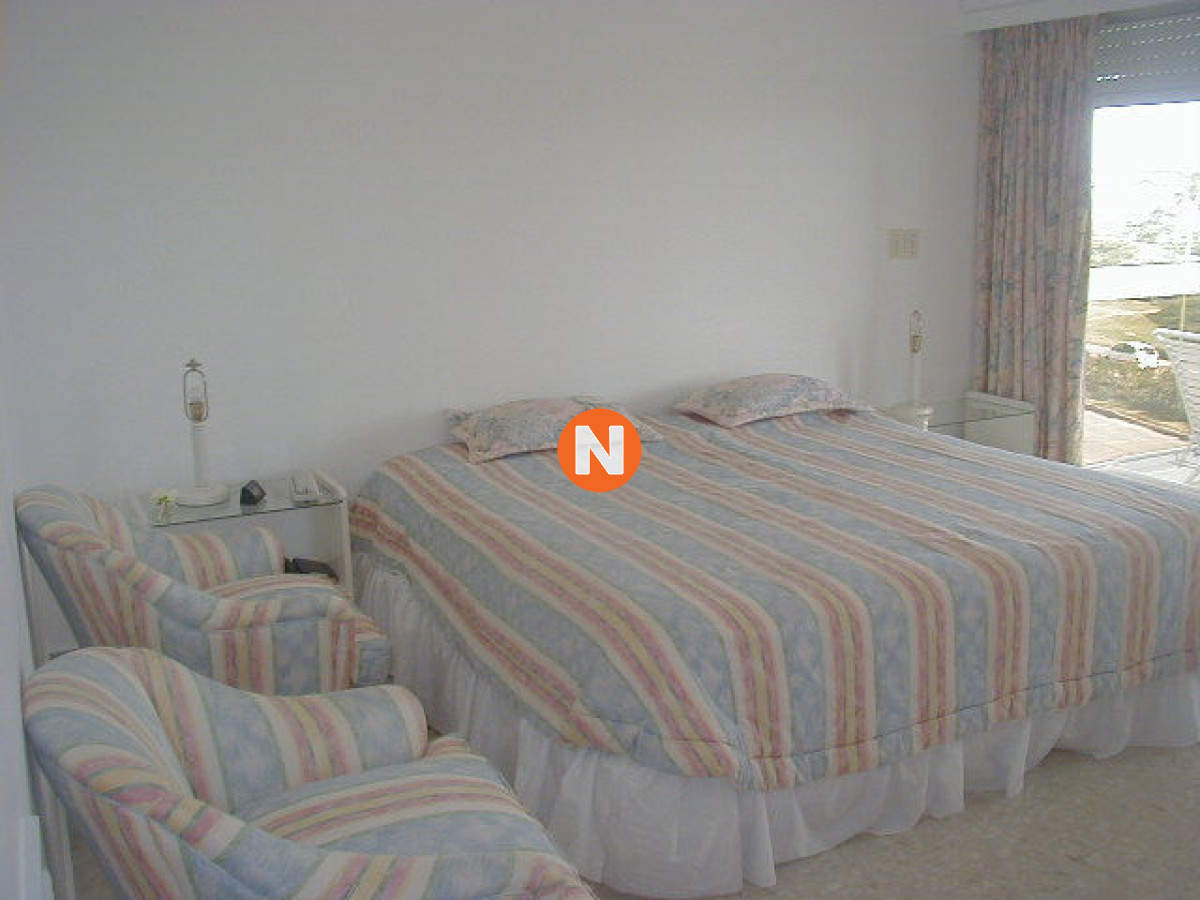Apartamento Ref.524 - VENTA DE APARTAMENTO DE 3 DORMITORIOS FRENTE AL MAR EN MANSA PUNTA DEL ESTE