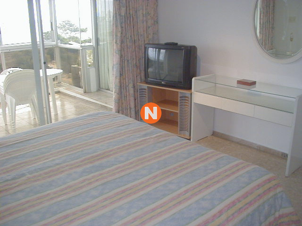 Apartamento Ref.524 - VENTA DE APARTAMENTO DE 3 DORMITORIOS FRENTE AL MAR EN MANSA PUNTA DEL ESTE