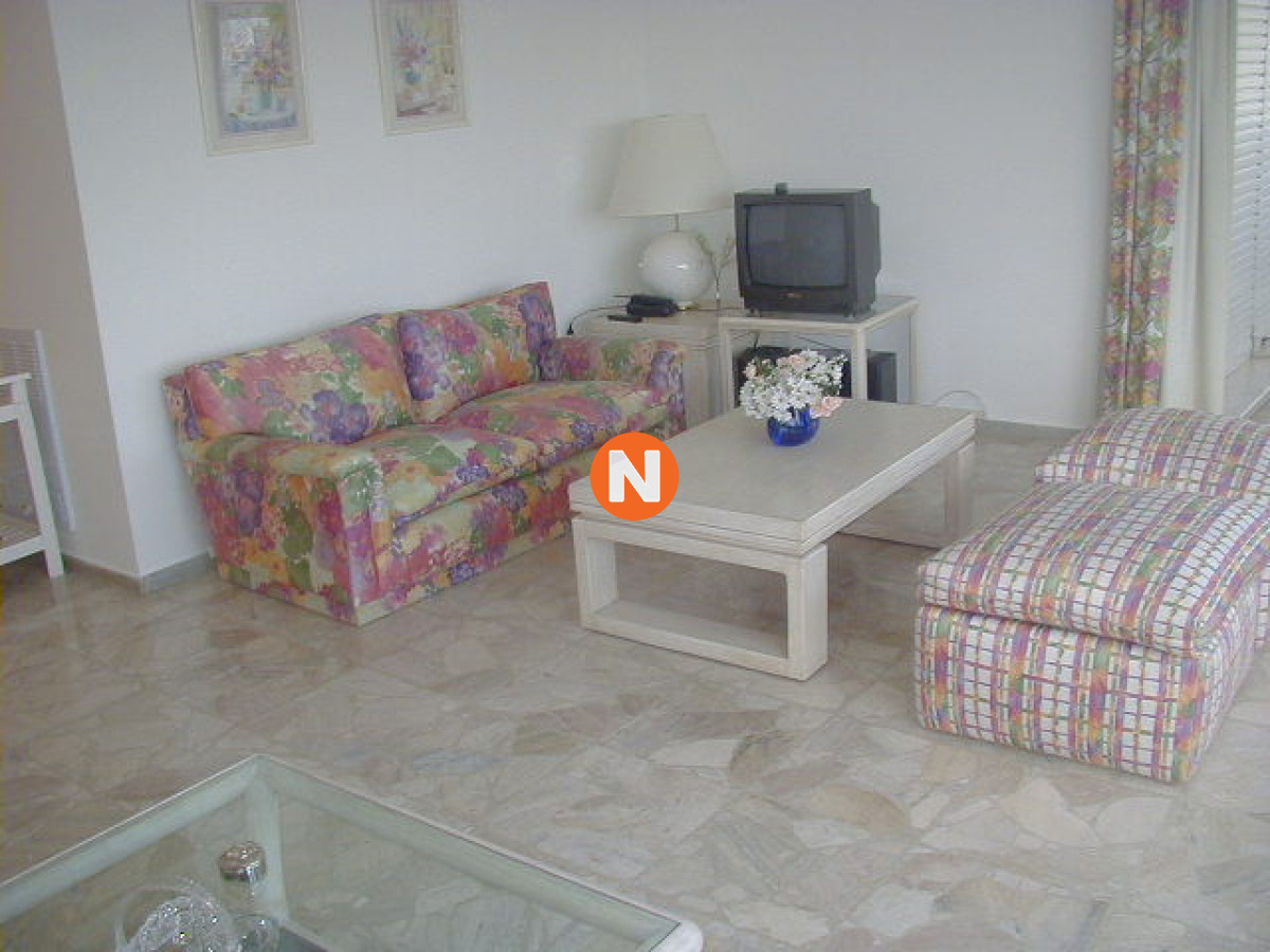 Apartamento Ref.524 - VENTA DE APARTAMENTO DE 3 DORMITORIOS FRENTE AL MAR EN MANSA PUNTA DEL ESTE