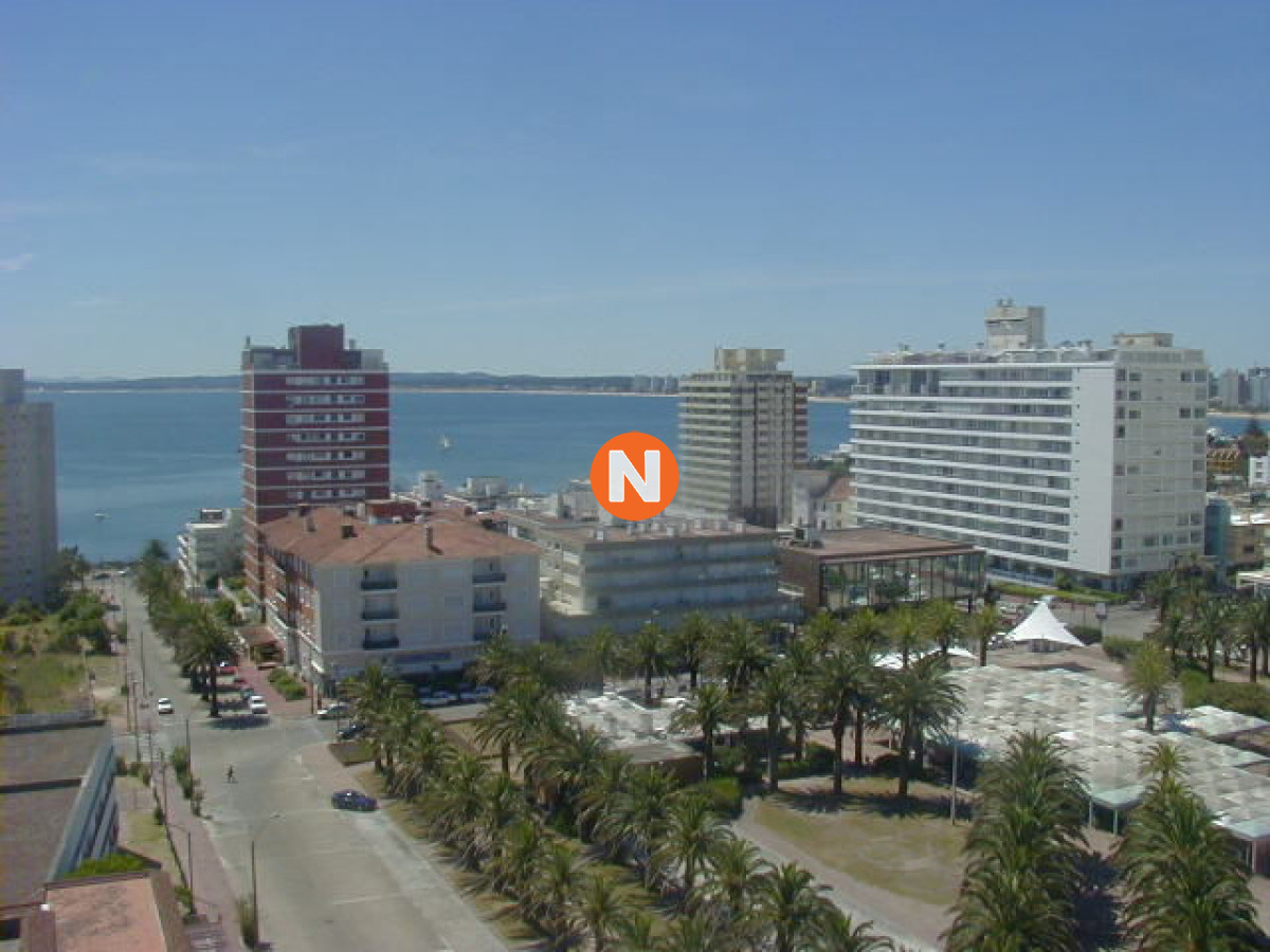 Apartamento Ref.5621 - Apartamento en Alquiler, Peninsula, Punta del Este, 3 Dormitorios.