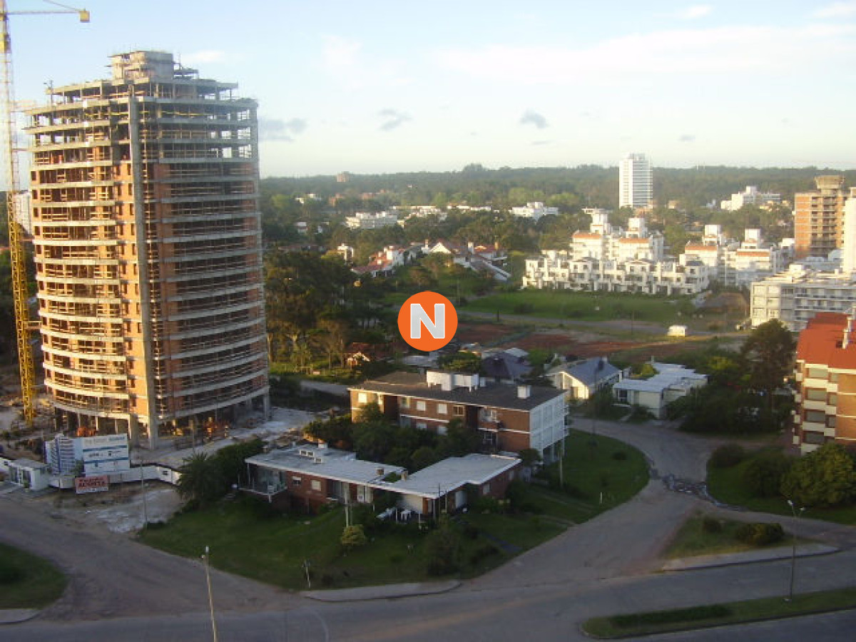 Apartamento Ref.5687 - Apartamento en Venta y Alquiler, Brava, Punta del Este, 2 Dormitorios.