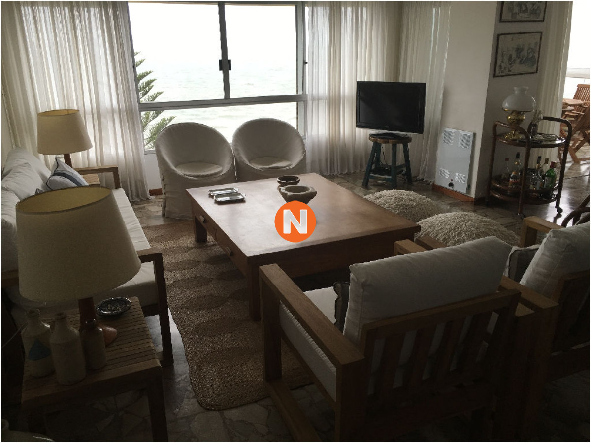 Apartamento Ref.5956 - Apartamento en Alquiler, Mansa, Punta del Este, 3 Dormitorios.