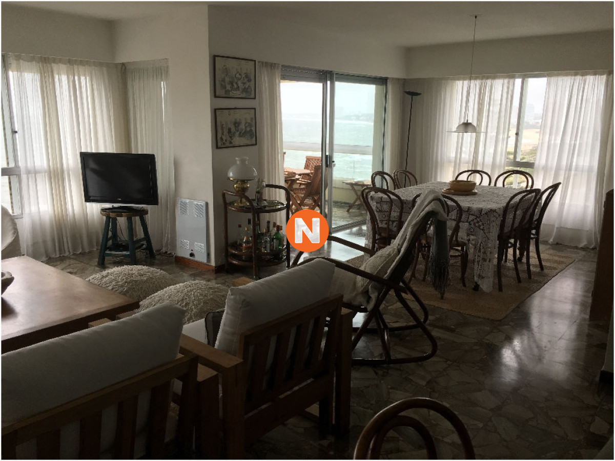 Apartamento Ref.5956 - Apartamento en Alquiler, Mansa, Punta del Este, 3 Dormitorios.