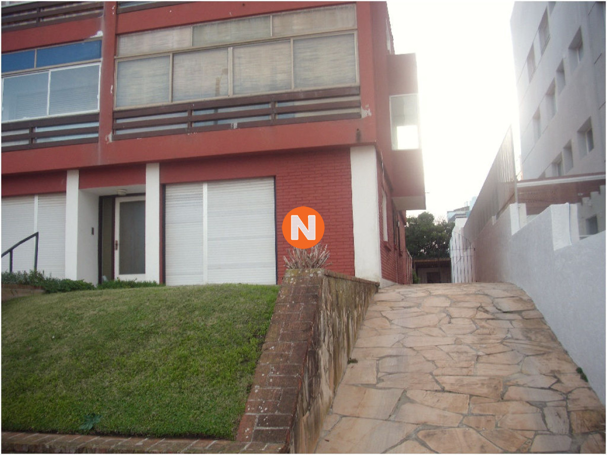 Apartamento Ref.6834 - Apartamento en Venta y Alquiler, Peninsula, Punta del Este, 2 Dormitorios.