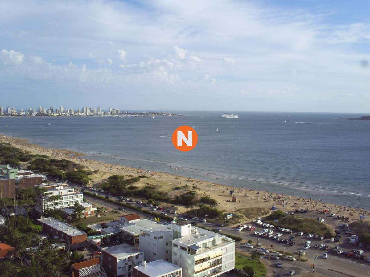 Apartamento Ref.7402 - Apartamento en Venta y Alquiler, Mansa, Punta del Este, 3 Dormitorios.