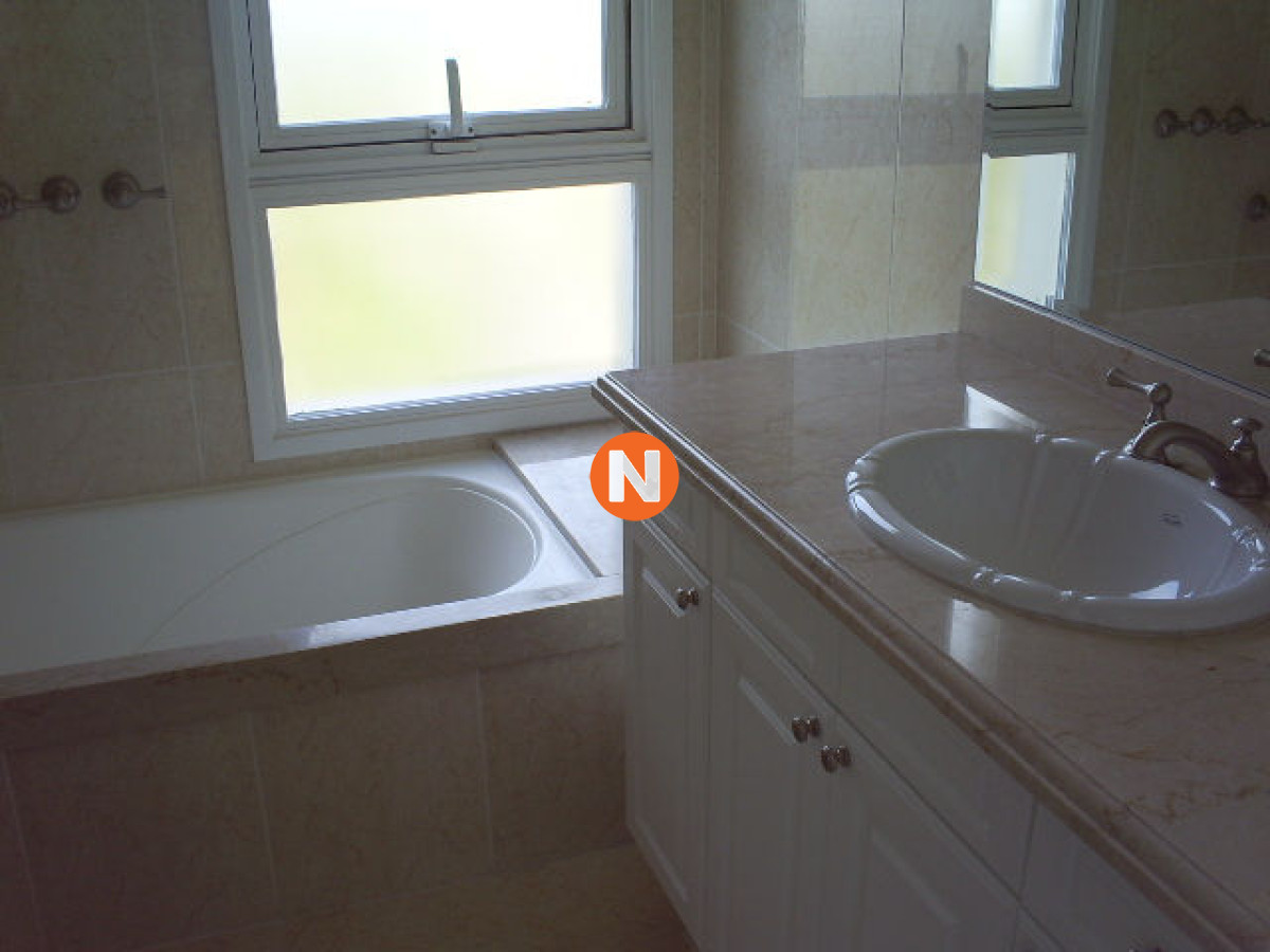 Apartamento Ref.7402 - Apartamento en Venta y Alquiler, Mansa, Punta del Este, 3 Dormitorios.