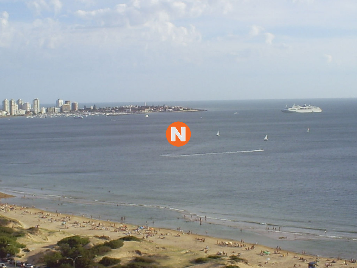 Apartamento Ref.7402 - Apartamento en Venta y Alquiler, Mansa, Punta del Este, 3 Dormitorios.