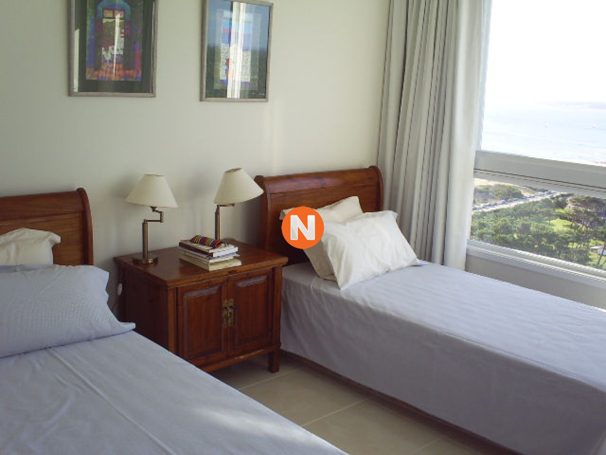 Apartamento Ref.7402 - Apartamento en Venta y Alquiler, Mansa, Punta del Este, 3 Dormitorios.