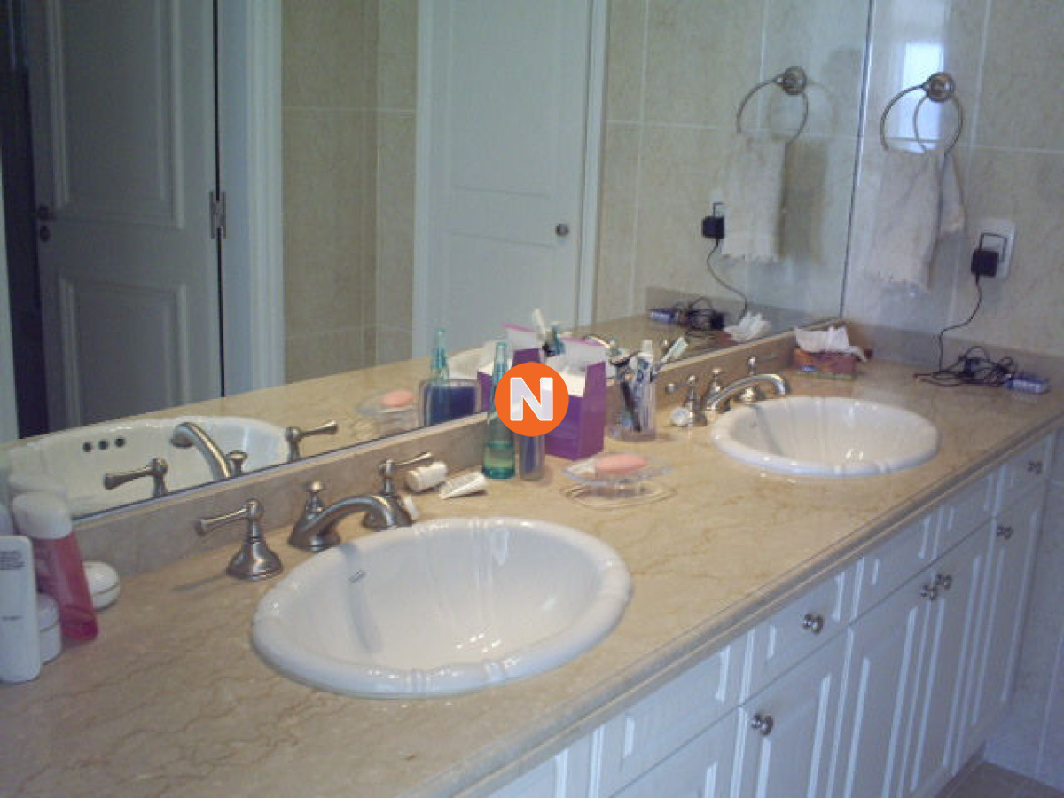 Apartamento Ref.7402 - Apartamento en Venta y Alquiler, Mansa, Punta del Este, 3 Dormitorios.