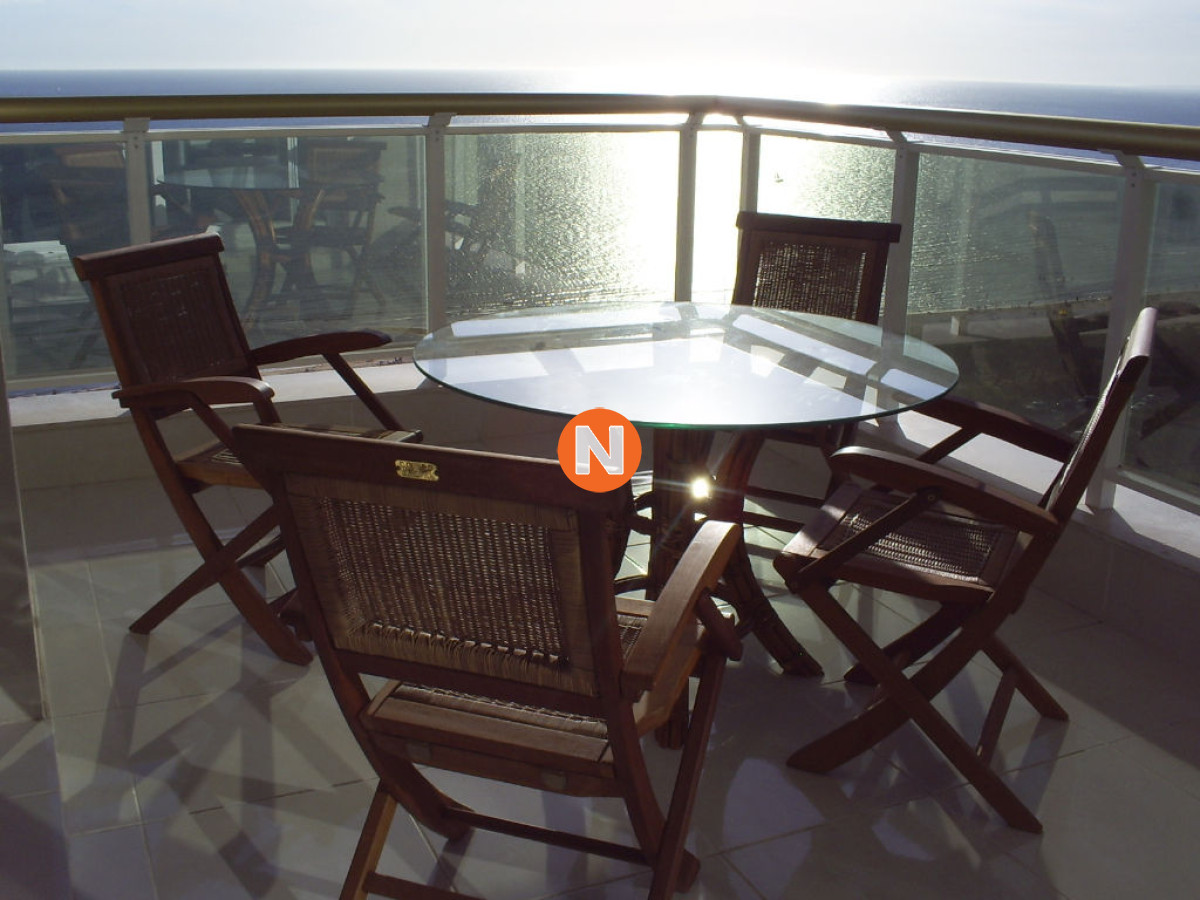 Apartamento Ref.7402 - Apartamento en Venta y Alquiler, Mansa, Punta del Este, 3 Dormitorios.