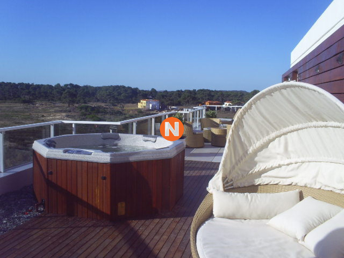 Apartamento Ref.7658 - Apartamento en Venta y Alquiler, Brava, Punta del Este, 4 Dormitorios.