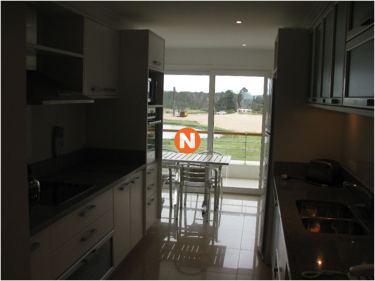 Apartamento Ref.8191 - Apartamento en Venta y Alquiler, Mansa, Punta del Este, 2 Dormitorios.