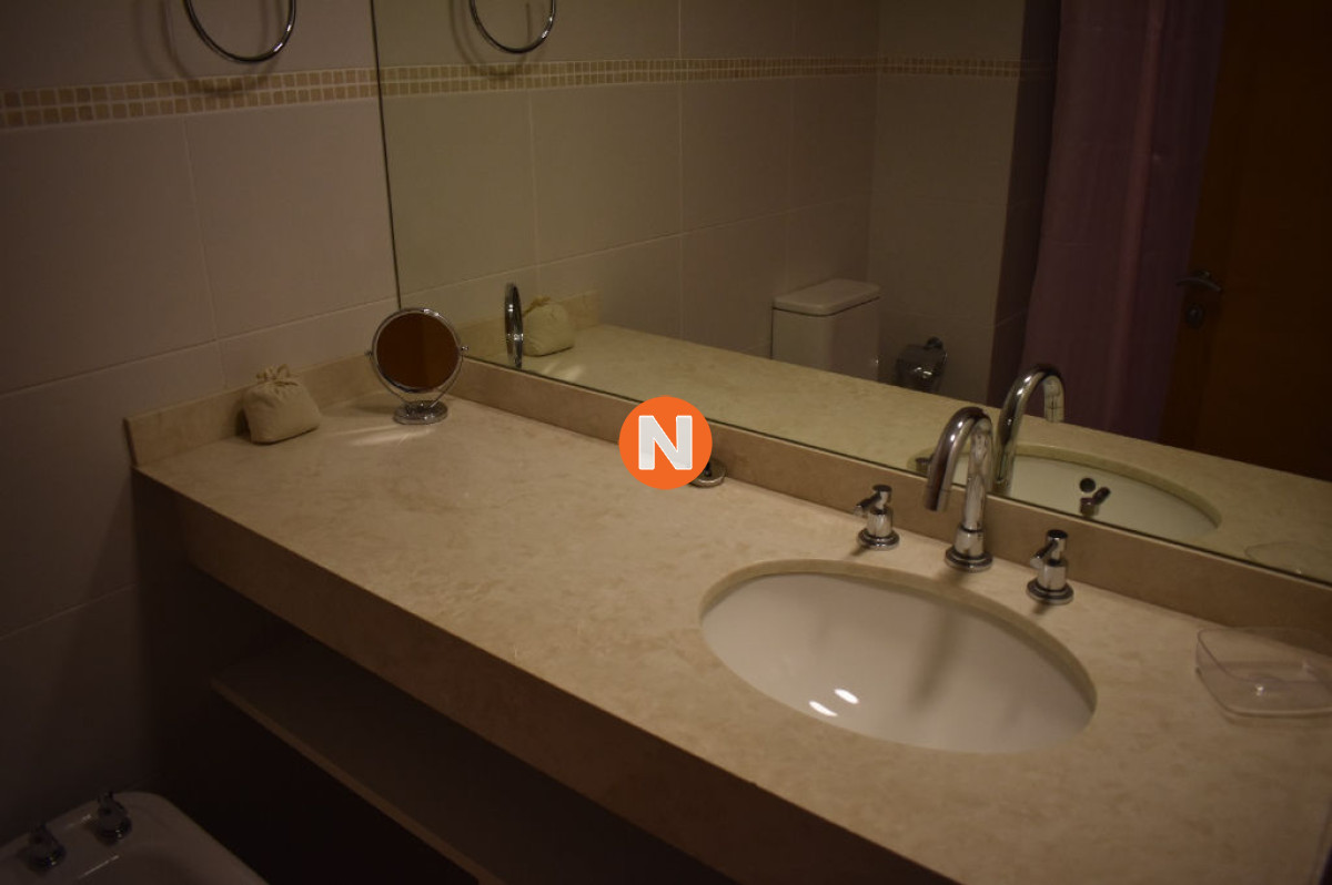 Apartamento Ref.8590 - ALQUILER TEMPORARIO DE APARTAMENTO DE 3 DORMITORIOS Y SERVICIO EN MANSA PUNTA DEL ESTE 