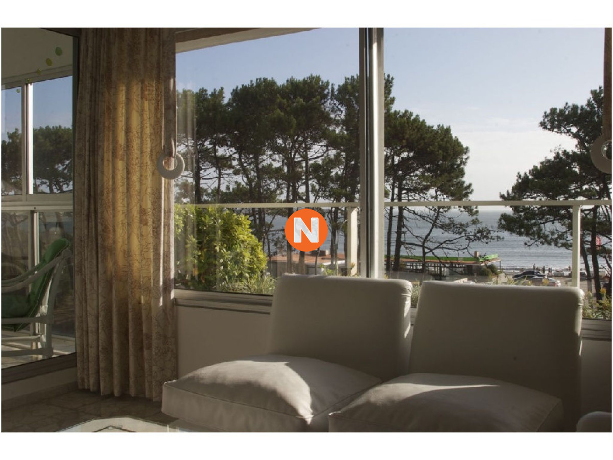 Apartamento Ref.8659 - Apartamento de 3 dormitorios en Venta Primera Fila Mansa