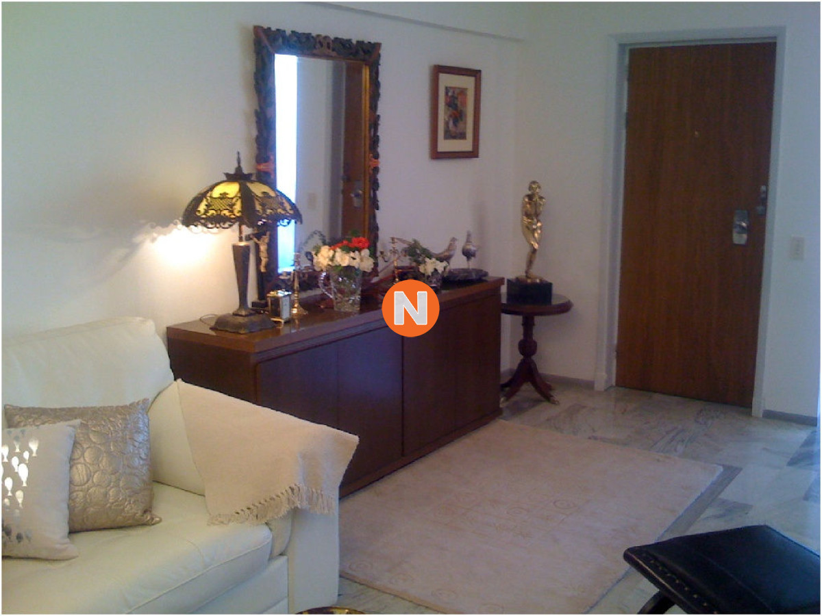 Apartamento Ref.8925 - Apartamento en Venta y Alquiler, Peninsula, Punta del Este, 3 Dormitorios.