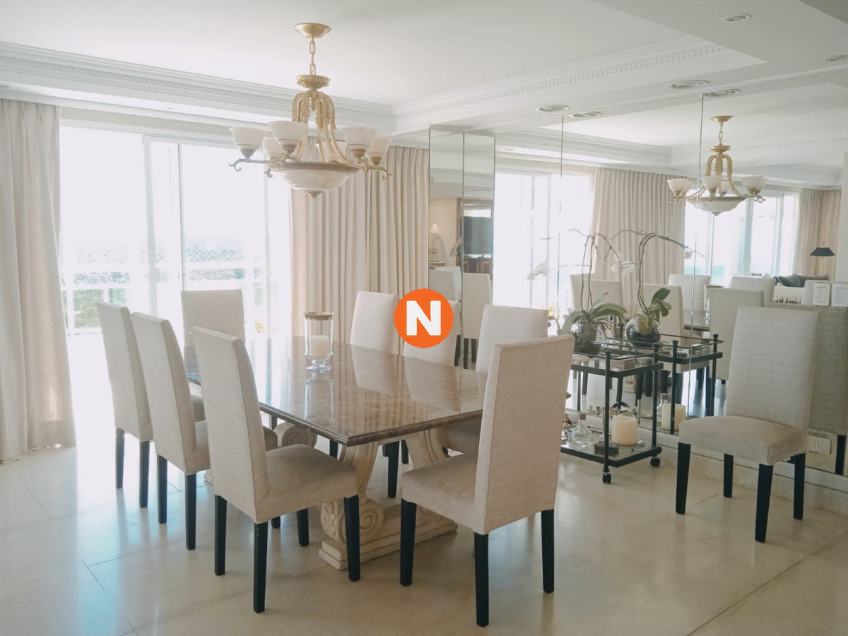 Apartamento Ref.217274 - Hermoso Penthouse , en uno de los edificios mas céntricos de Punta del Este!