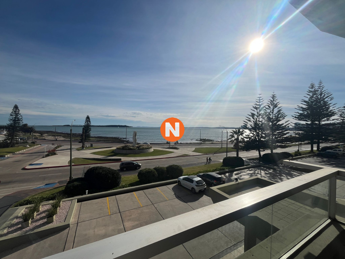 Apartamento Ref.203730 - Hermoso apartamento en primera linea al mar, en Venta y Alquiler, Mansa, Punta del Este, 3 Dormitorios.